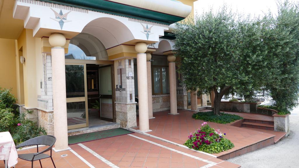 Hotel L'Ulivo Mirabella Eclano Eksteriør billede